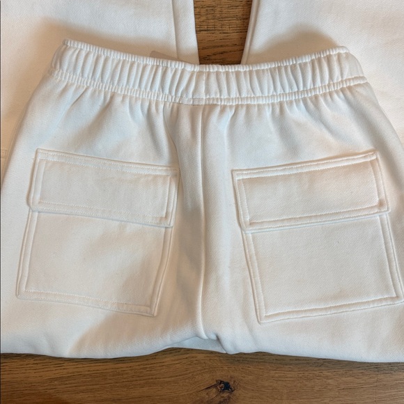 Aritzia Womens Mega Sweatfleece Cargo Joggers - Picture 6 of 8